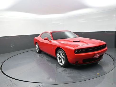 Used 2016 Dodge Challenger R/T RWD image 35