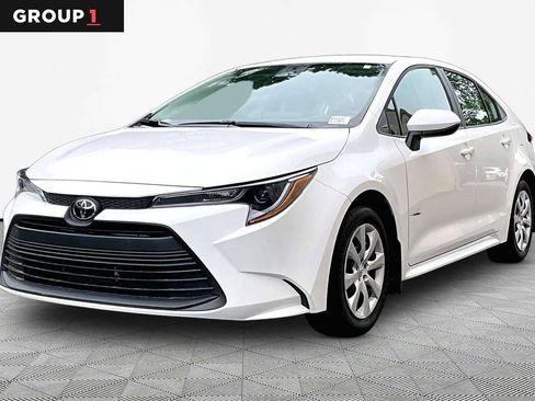 Certified 2025 Toyota Corolla LE FWD image 1