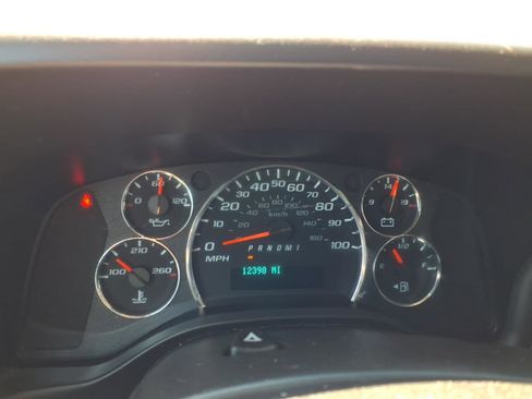 Used 2024 Chevrolet Express 2500 w/ Driver Convenience Package RWD image 18