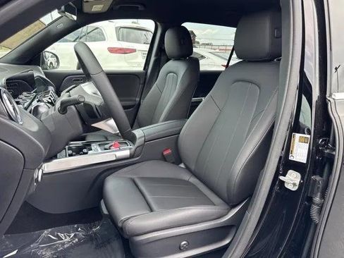 New 2025 Mercedes-Benz GLB 250 image 29