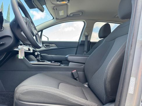 Used 2024 Kia Sportage LX image 16