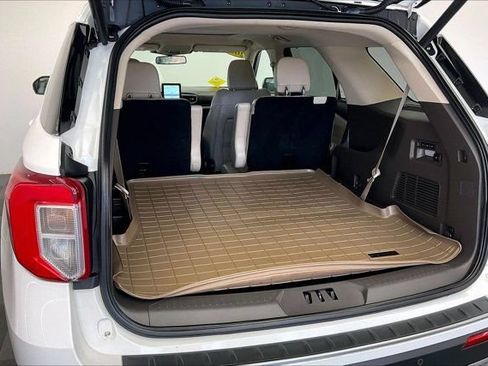 Used 2021 Ford Explorer Platinum w/ Equipment Group 601A AWD/4WD image 28
