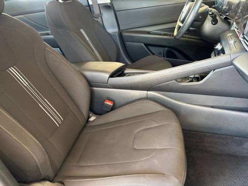 Used 2025 Hyundai Elantra SEL FWD image 37