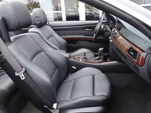 Used 2010 BMW 335i Convertible image 19