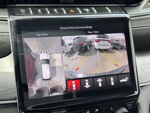 Used 2022 Jeep Grand Cherokee L Limited w/ Luxury Tech Group II image 19