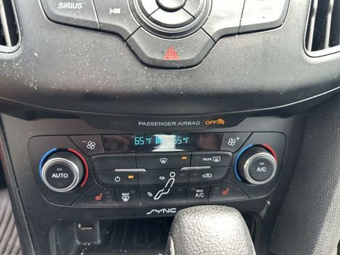 Used 2017 Ford Focus SE FWD image 19