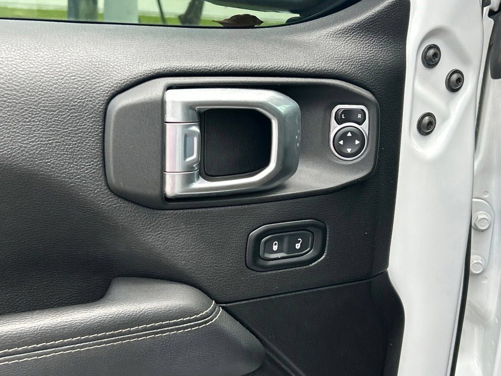 Used 2022 Jeep Gladiator Overland AWD/4WD image 17