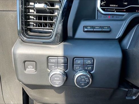Used 2024 GMC Sierra 2500 AT4 w/ AT4 Premium Plus Package AWD/4WD image 16