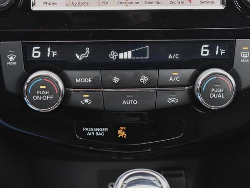 Used 2019 Nissan Rogue SV w/ Sun & Sound Touring Package image 8