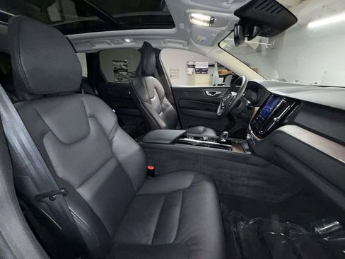 Used 2023 Volvo XC60 B5 Plus image 14