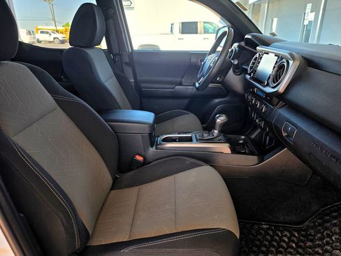 Used 2020 Toyota Tacoma TRD Sport AWD/4WD image 46