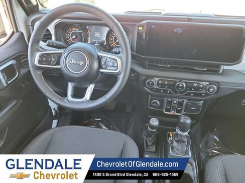 Used 2025 Jeep Wrangler Unlimited Sahara AWD/4WD image 23