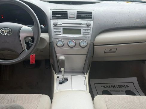 Used 2010 Toyota Camry LE FWD image 10
