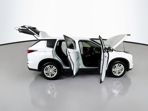 Used 2024 Mitsubishi Outlander ES AWD/4WD image 27