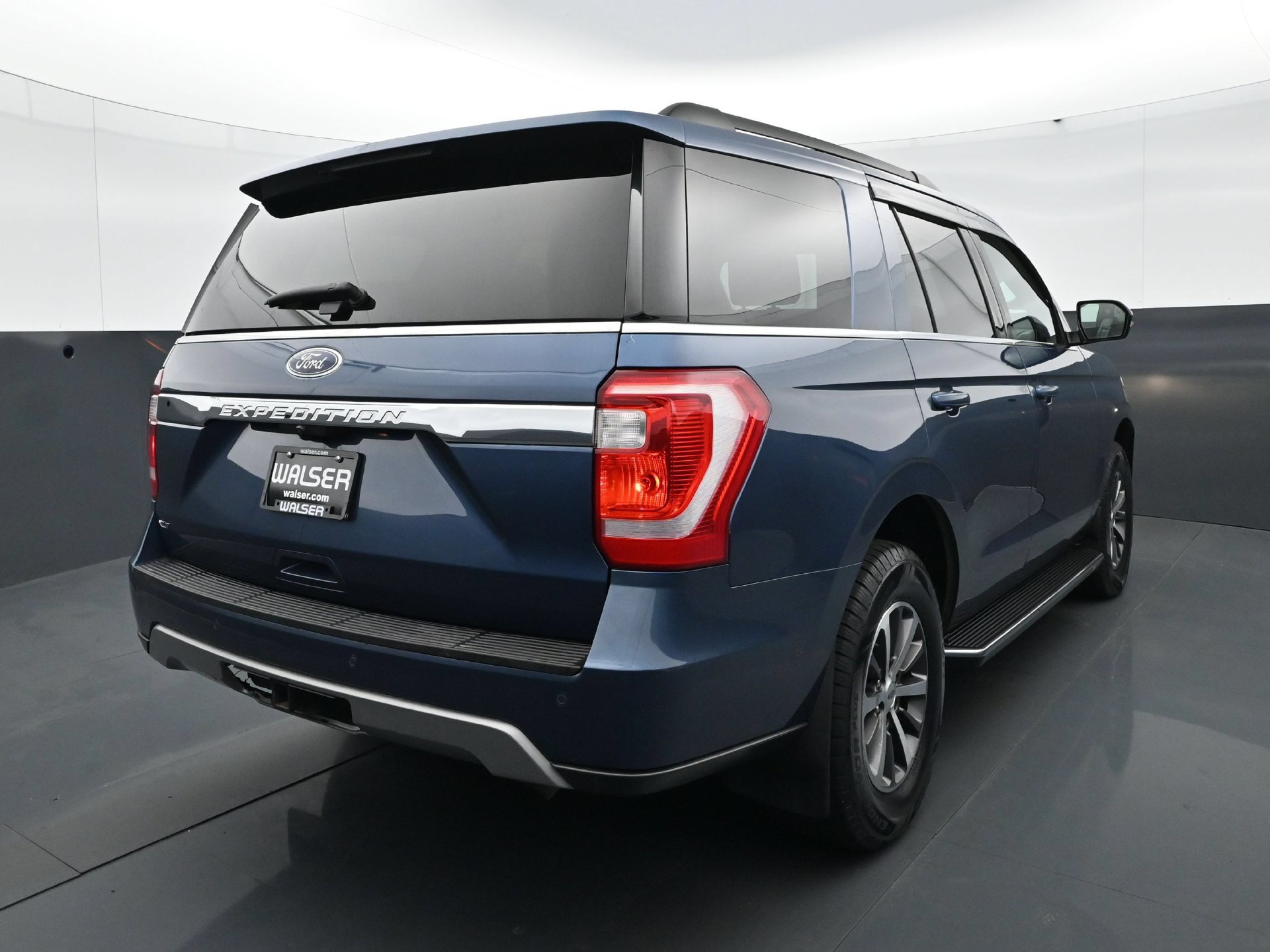 Used 2019 Ford Expedition XLT w/ Equipment Group 202A AWD/4WD image 5