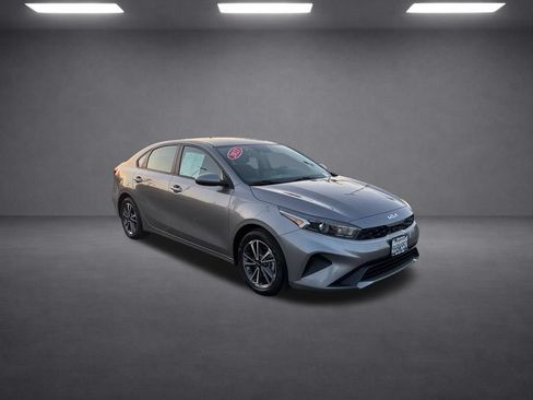 Used 2023 Kia Forte LXS FWD image 2