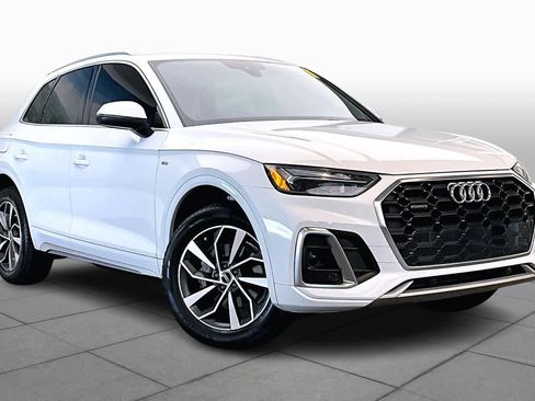 Used 2022 Audi Q5 2.0T Premium w/ Convenience Package image 3