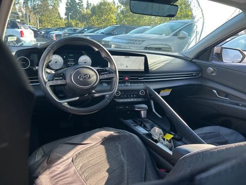 Used 2023 Hyundai Elantra Limited image 7