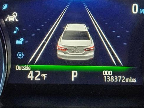 Used 2019 Toyota Camry XLE image 16