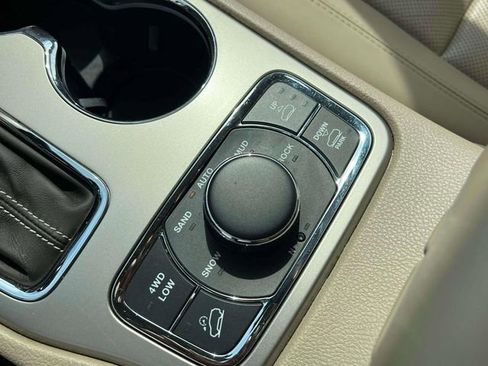 Used 2016 Jeep Grand Cherokee Overland AWD/4WD image 15