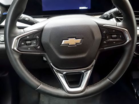 Used 2025 Chevrolet Trax LT w/ LT Convenience Package FWD image 14