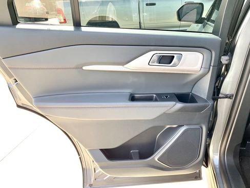 Used 2026 Ford Explorer Active RWD image 16