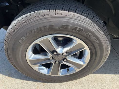 Used 2022 Jeep Wrangler Unlimited Sahara AWD/4WD image 9