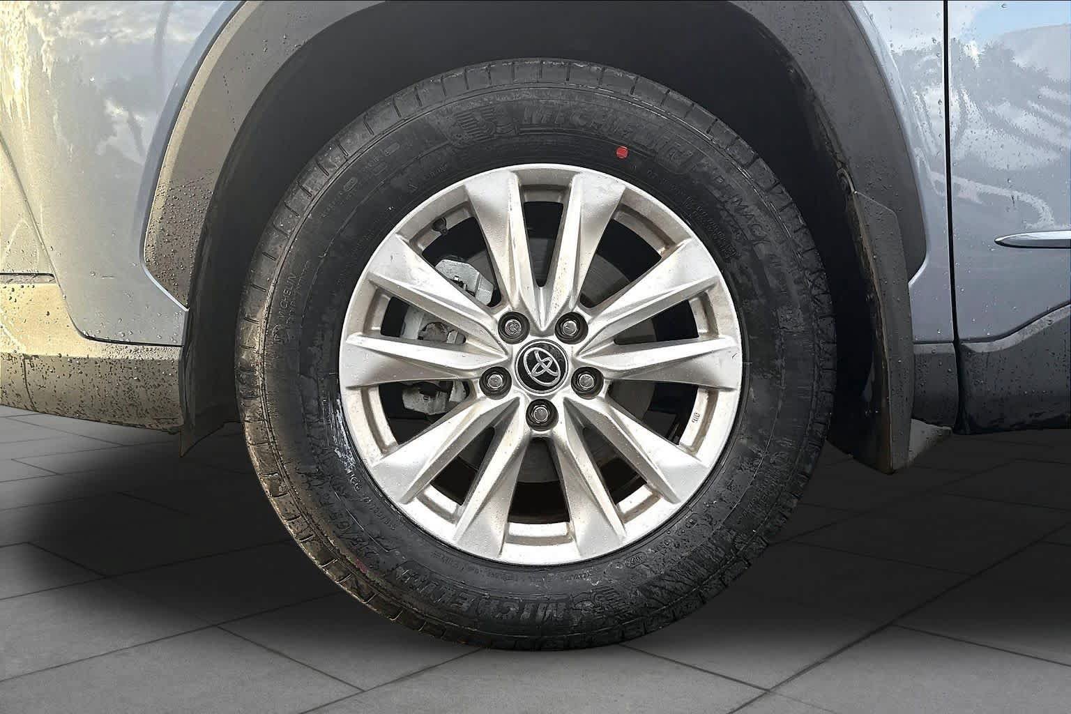 Used 2022 Toyota Corolla Cross LE w/ Black Badges Package (TMS) FWD image 10