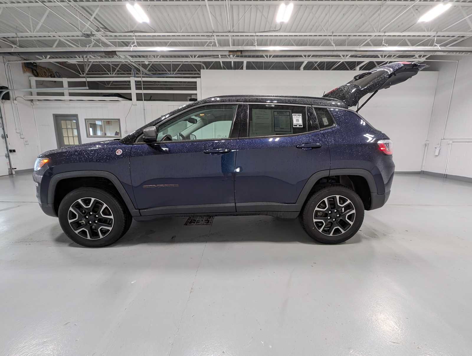 Used 2019 Jeep Compass Trailhawk w/ Cold Weather Group AWD/4WD image 12
