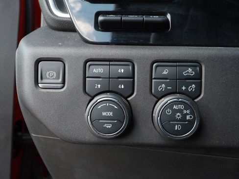 Used 2022 Chevrolet Silverado 1500 LTZ w/ LTZ Premium Package AWD/4WD image 16