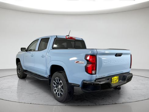 Used 2025 Chevrolet Colorado Z71 w/ Technology Package AWD/4WD image 7