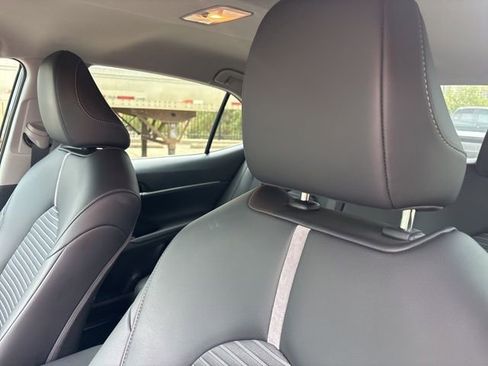 Used 2023 Toyota Camry SE w/ Convenience Package image 9