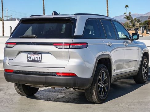 Certified 2024 Jeep Grand Cherokee Altitude image 7