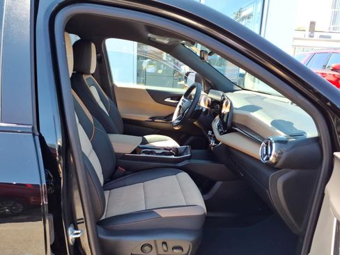 Used 2025 Chevrolet Equinox ACTIV w/ Safety and Technology Package AWD/4WD image 21