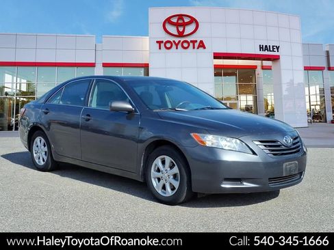 Used 2009 Toyota Camry LE image 1