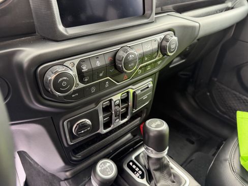Used 2021 Jeep Wrangler Unlimited Sahara AWD/4WD image 27