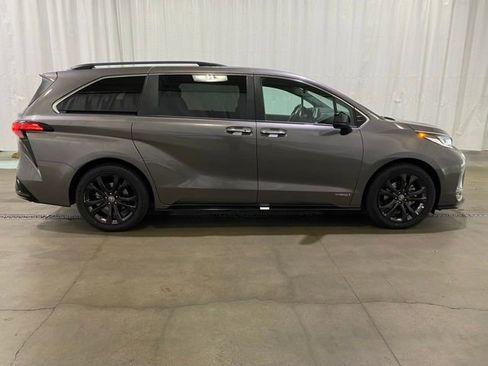 Certified 2021 Toyota Sienna XSE w/ XSE Plus Package image 2