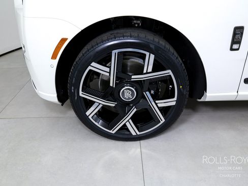 New 2026 Rolls-Royce Cullinan Black Badge AWD/4WD image 43