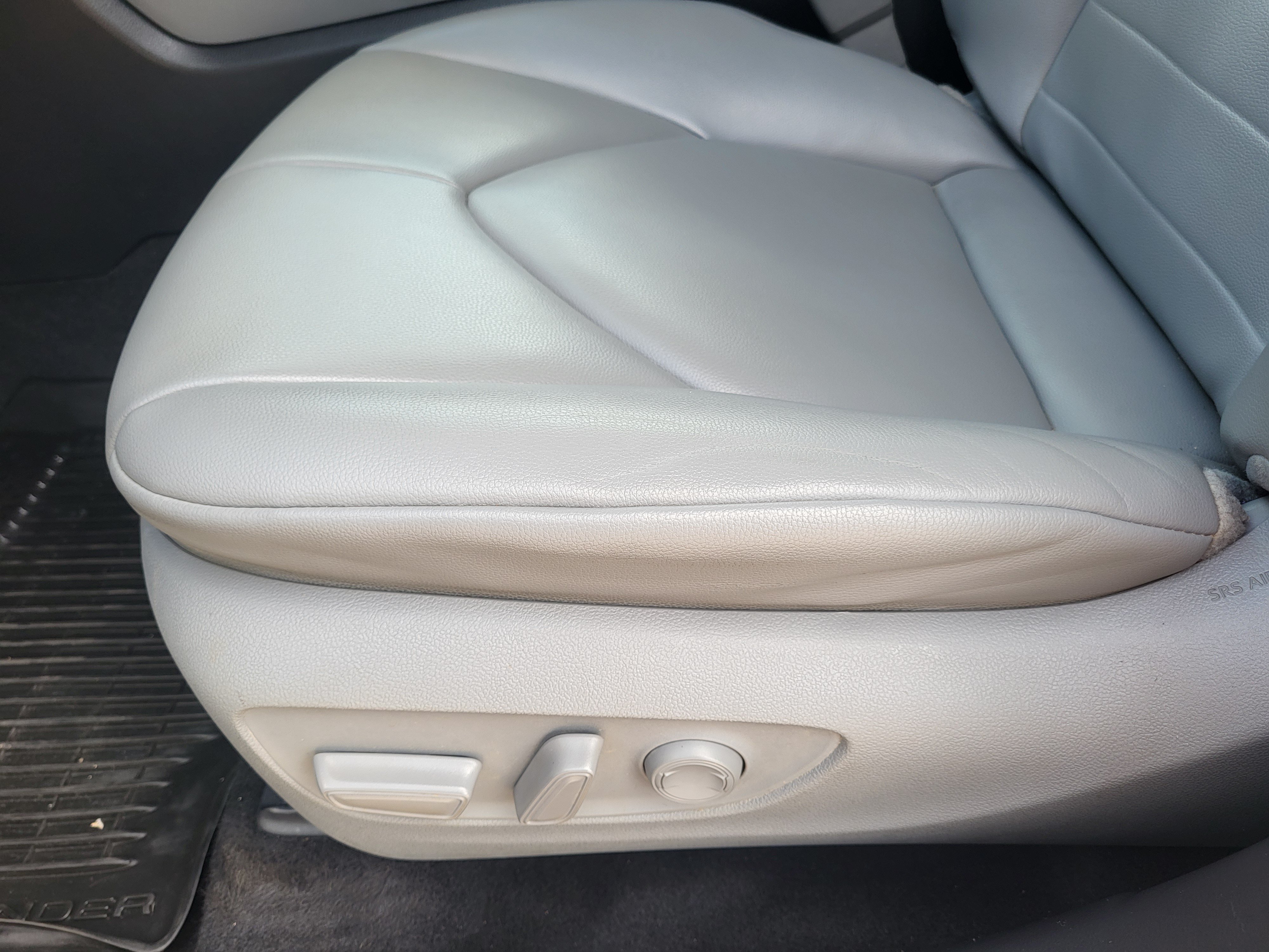 Used 2022 Toyota Highlander XLE AWD/4WD image 12