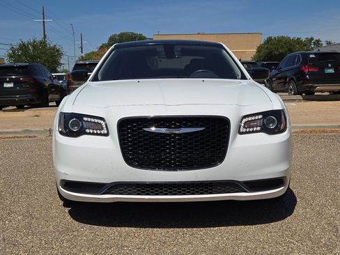 Used 2019 Chrysler 300 Touring w/ Sport Appearance Package RWD image 10