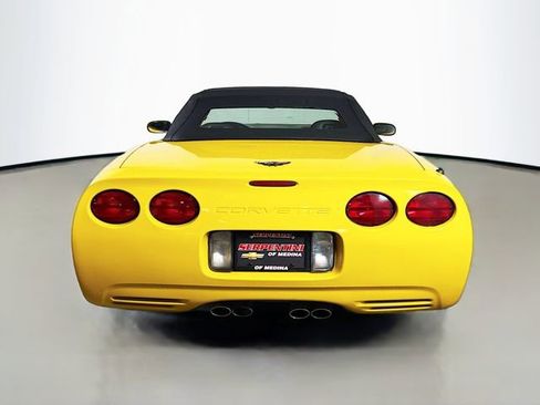 Used 2004 Chevrolet Corvette Convertible w/ Preferred Equipment Group RWD image 7