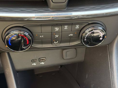 Used 2025 Buick Encore GX Preferred FWD image 16