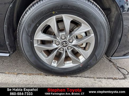 Used 2024 Toyota Sienna LE image 11