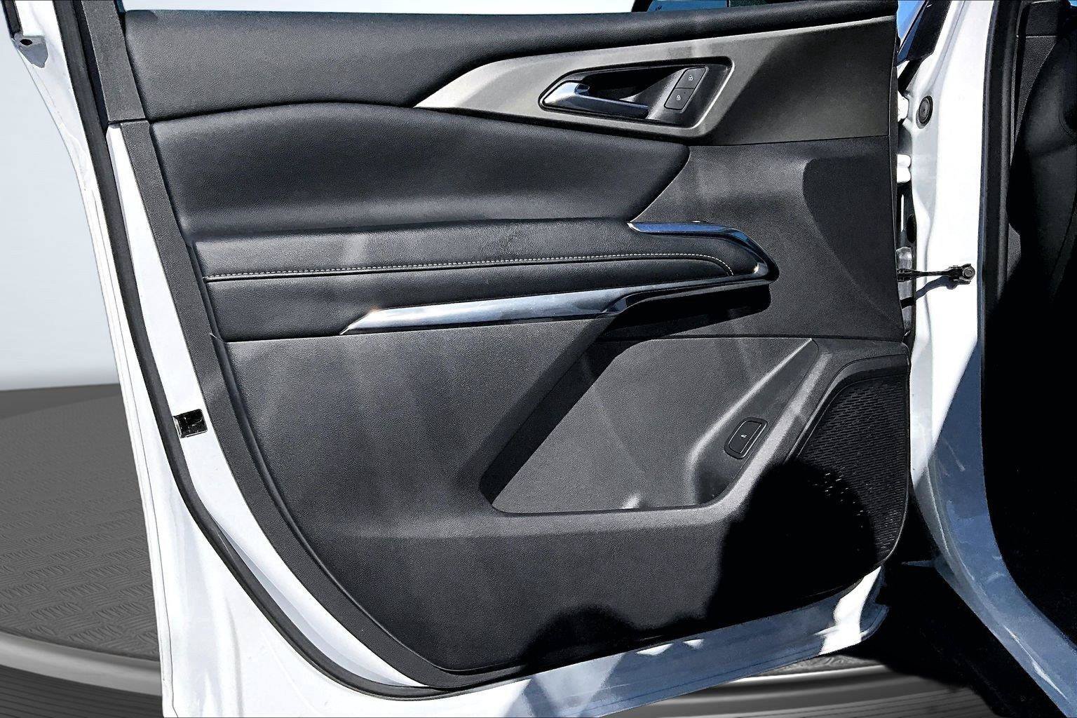 Used 2024 Chevrolet Traverse LT w/ Midnight/Sport Edition FWD image 24