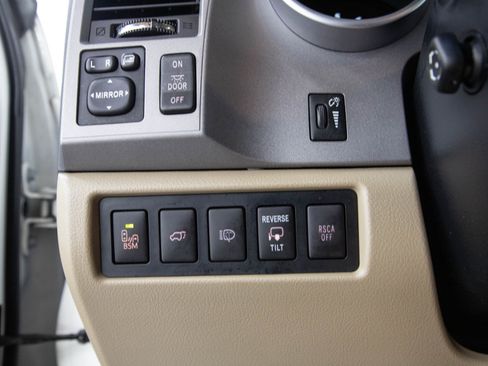Used 2013 Toyota Sequoia Platinum AWD/4WD image 31