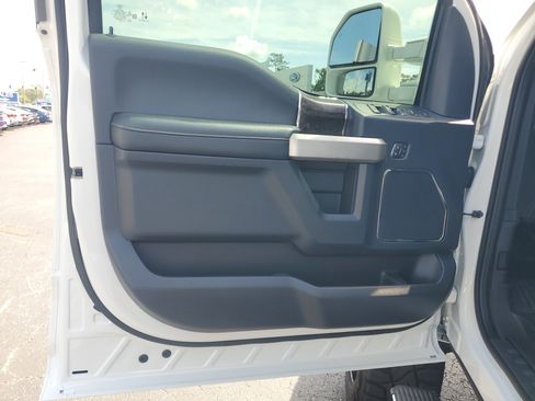 Used 2022 Ford F250 Lariat w/ Lariat Ultimate Package AWD/4WD image 16