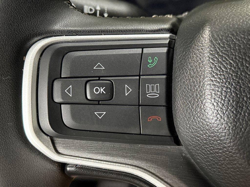 Used 2025 Jeep Wagoneer L Series II AWD/4WD image 4