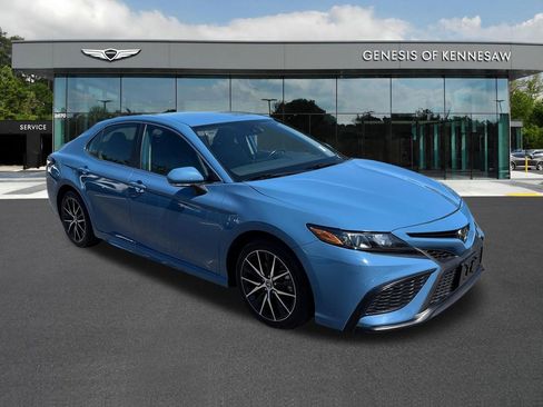 Used 2024 Toyota Camry SE FWD image 1