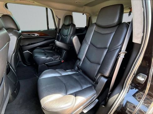 Used 2020 Cadillac Escalade Luxury AWD/4WD image 24