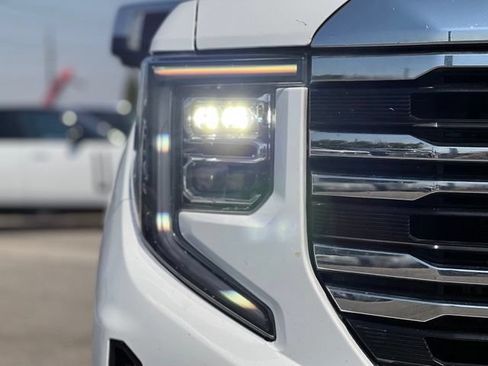 Used 2022 GMC Sierra 1500 SLT AWD/4WD image 12